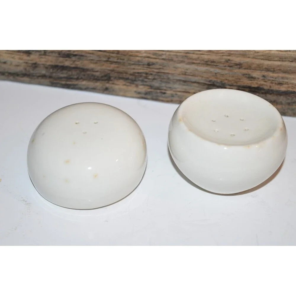 Vtg‎ Russel Wright Iroquois Casual Stackable Ceramic Salt & Pepper Shakers READ